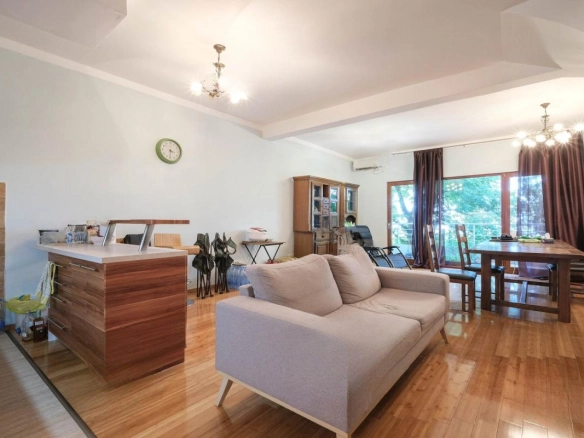 Trosoban stan 130 m² na dva nivoa sa pogledom na zaliv – Risan, Kotor