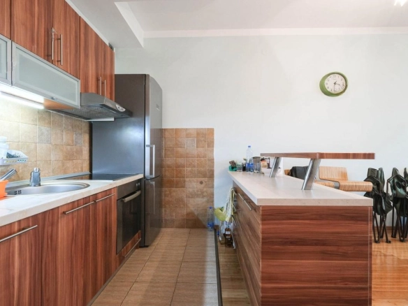 Trosoban stan 130 m² na dva nivoa sa pogledom na zaliv – Risan, Kotor