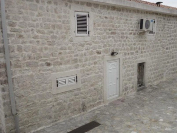 Izdavanje: Kamena vila 443 m² na 150 m od mora – Reževići, Budva