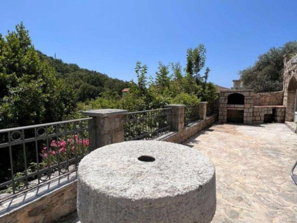 Izdavanje: Kamena vila 443 m² na 150 m od mora – Reževići, Budva