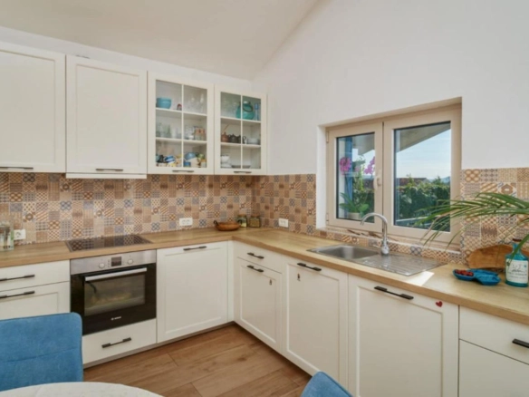 Kuća 140 m² sa bazenom i pogledom na more – Kavač, Kotor