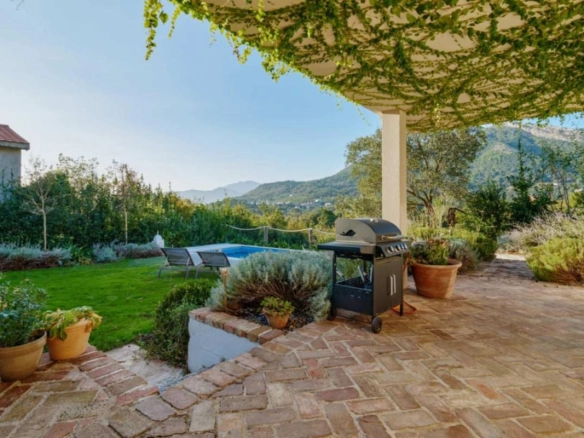 Kuća 140 m² sa bazenom i pogledom na more – Kavač, Kotor