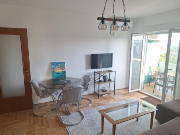 Izdavanje: Jednosoban stan 45 m² sa dva balkona – Zabjelo, Podgorica