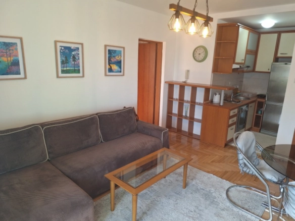 Izdavanje: Jednosoban stan 45 m² sa dva balkona – Zabjelo, Podgorica