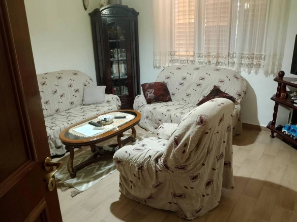 Kuća 180 m² u centru Golubovaca sa garažom i tri placa – Golubovci, Podgorica
