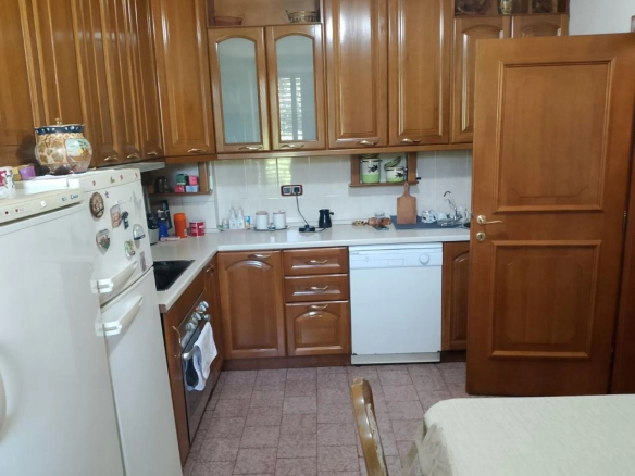 Kuća 180 m² u centru Golubovaca sa garažom i tri placa – Golubovci, Podgorica