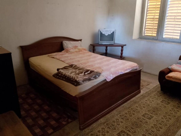 Kuća 180 m² u centru Golubovaca sa garažom i tri placa – Golubovci, Podgorica