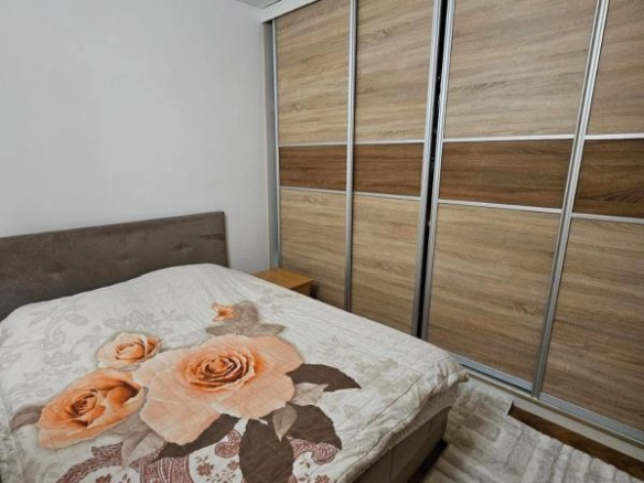 Kuća 238 m² potpuno renovirana 2021. na ograđenom placu – centar Budve