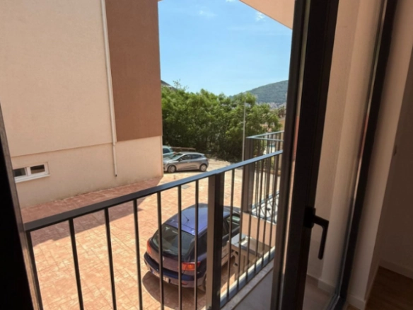 Jednosoban stan 36 m² u novogradnji sa bazenom – Podkošljun, Budva