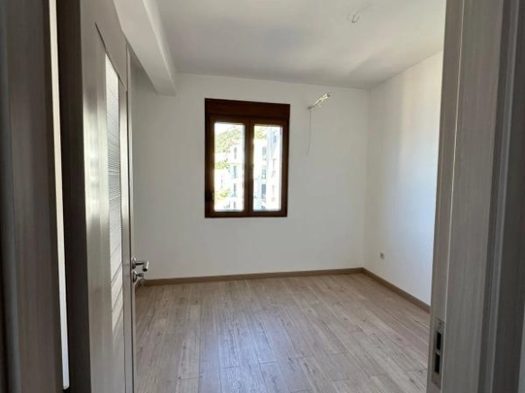 Jednosoban stan 45 m² sa terasom i pogledom na zaliv – Kumbor, Herceg Novi