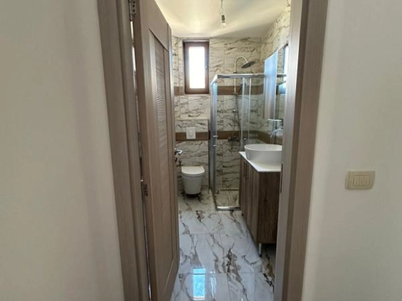 Jednosoban stan 45 m² sa terasom i pogledom na zaliv – Kumbor, Herceg Novi
