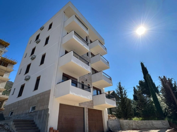 Jednosoban stan 45 m² sa terasom i pogledom na zaliv – Kumbor, Herceg Novi
