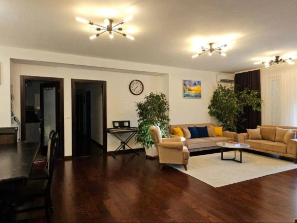 Trosoban stan 151 m² sa pogledom na more – Bar