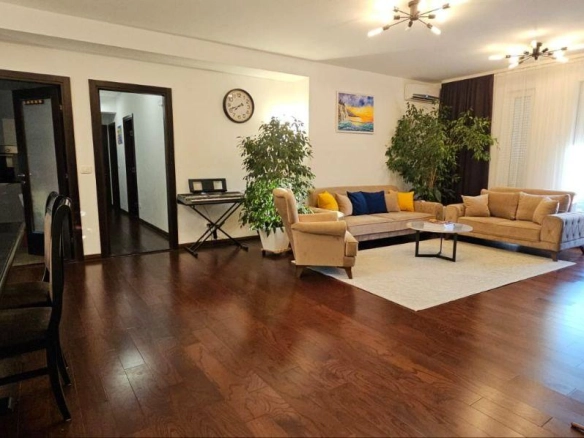 Trosoban stan 151 m² sa pogledom na more – Bar