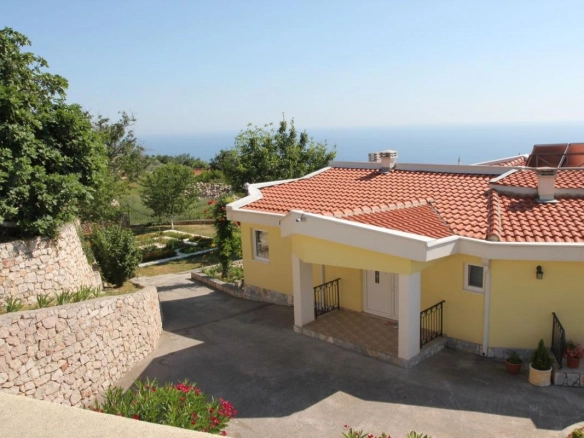 Kuća 380 m² sa pogledom na more i placom od 3485 m² – Dobra Voda, Bar