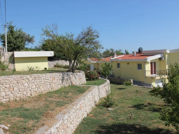 Kuća 380 m² sa pogledom na more i placom od 3485 m² – Dobra Voda, Bar
