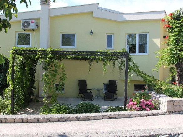 Kuća 380 m² sa pogledom na more i placom od 3485 m² – Dobra Voda, Bar