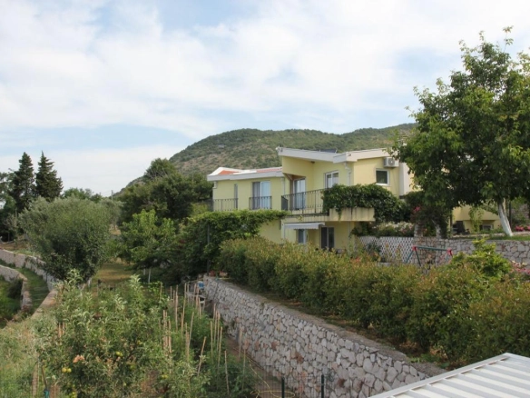 Kuća 380 m² sa pogledom na more i placom od 3485 m² – Dobra Voda, Bar