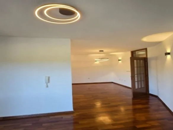 Dvosoban stan 90 m² sa lođom i natkrivenom terasom – Momišići, Podgorica
