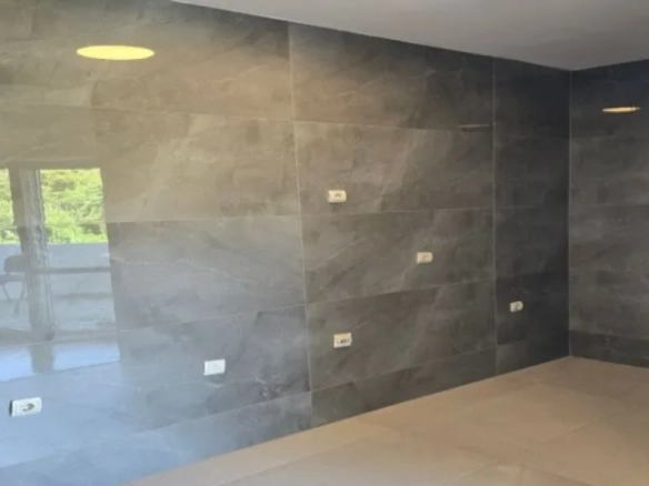 Dvosoban stan 90 m² sa lođom i natkrivenom terasom – Momišići, Podgorica