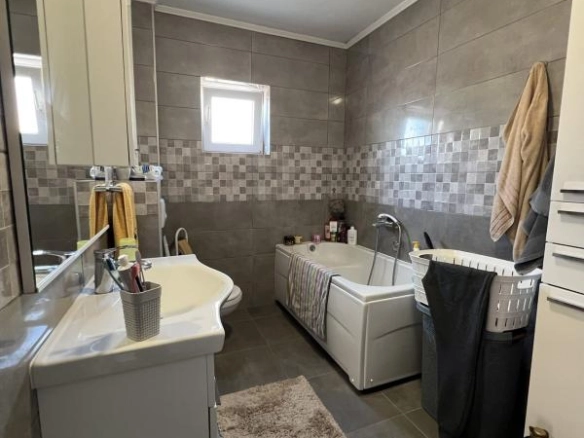 Kuća 350 m² sa pogledom na more i dva stana – Bjeliši, Bar