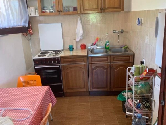 Kuća 86 m² na placu od 300 m² sa dva odvojena stana – Dobra Voda, Bar