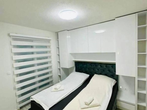 Kuća 170 m² sa bazenom i pogledom na more – Dobra Voda, Bar