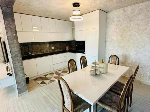 Kuća 170 m² sa bazenom i pogledom na more – Dobra Voda, Bar
