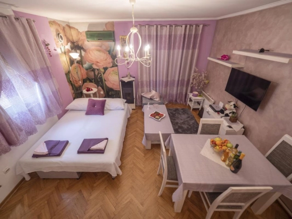 Kuća 42 m² sa temeljem za dodatni objekat na placu – Budva
