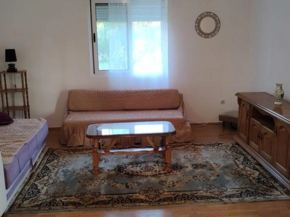 Dvije kuće 326 m² na zajedničkom placu s voćkama i lozom – Murtovina, Podgorica
