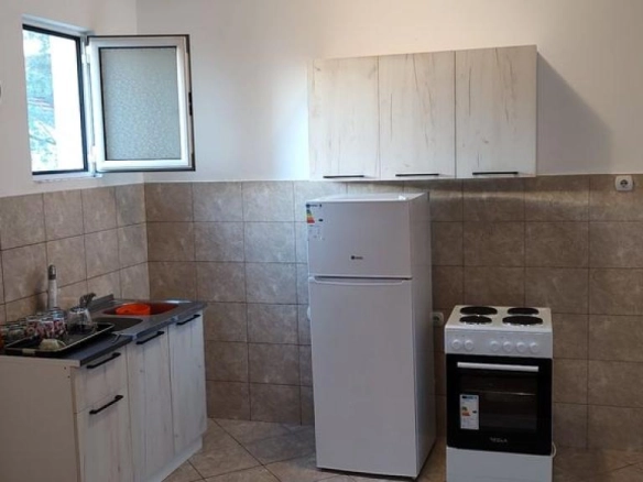 Dvije kuće 326 m² na zajedničkom placu s voćkama i lozom – Murtovina, Podgorica