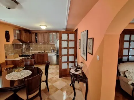 Kuća 330 m² 500 m od mora sa poslovnim prostorom – Šušanj, Bar