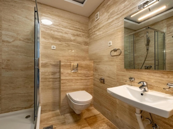 Trosoban stan 160 m² sa panoramskim pogledom na more – Pržno, Budva