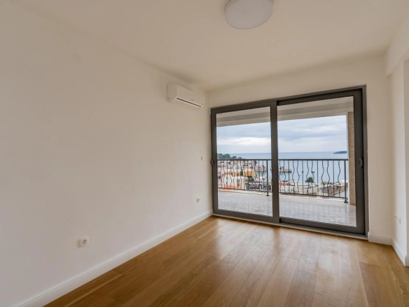 Trosoban stan 160 m² sa panoramskim pogledom na more – Pržno, Budva