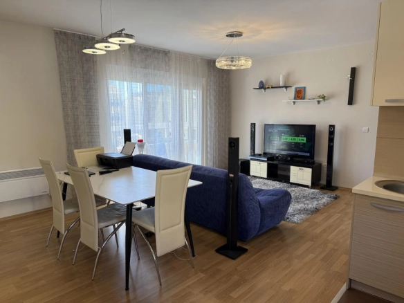 Dvosoban stan 69 m² potpuno namješten, sa terasom i pogledom – Bečići, Budva