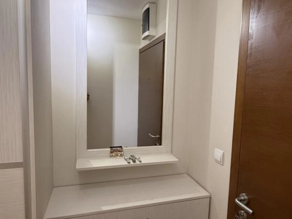 Dvosoban stan 69 m² potpuno namješten, sa terasom i pogledom – Bečići, Budva