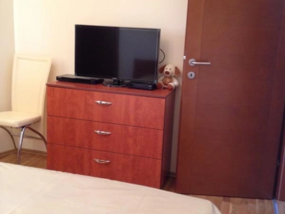 Dvosoban stan 69 m² potpuno namješten, sa terasom i pogledom – Bečići, Budva