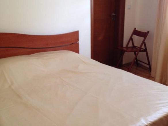 Dvosoban stan 69 m² potpuno namješten, sa terasom i pogledom – Bečići, Budva