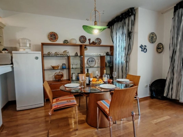 Dvosoban stan 85 m² blizu rive, sa terasama – Petrovac, Budva