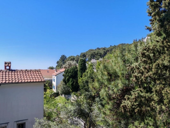 Dvosoban stan 85 m² blizu rive, sa terasama – Petrovac, Budva