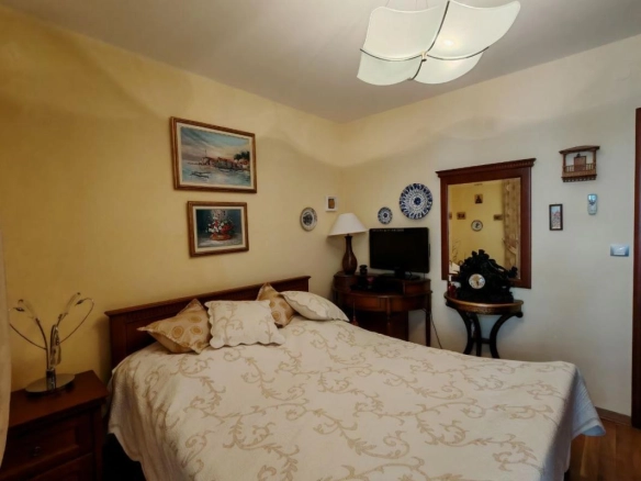 Dvosoban stan 85 m² blizu rive, sa terasama – Petrovac, Budva