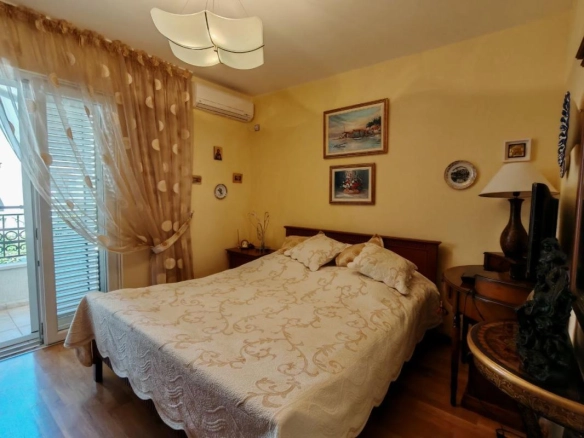 Dvosoban stan 85 m² blizu rive, sa terasama – Petrovac, Budva