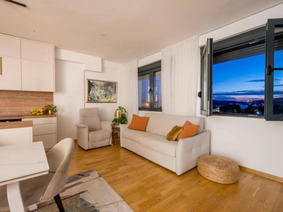 Dvosoban stan 63 m² sa pogledom na more – Tivat