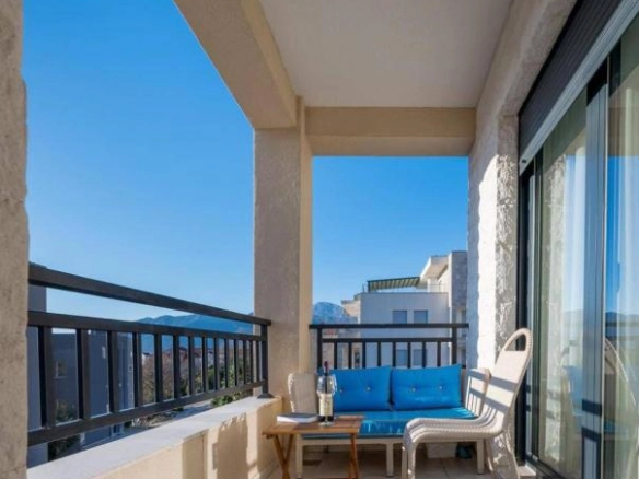 Dvosoban stan 63 m² sa pogledom na more – Tivat