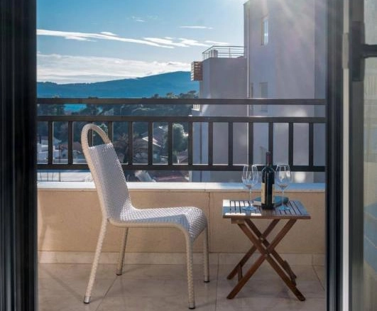 Dvosoban stan 63 m² sa pogledom na more – Tivat
