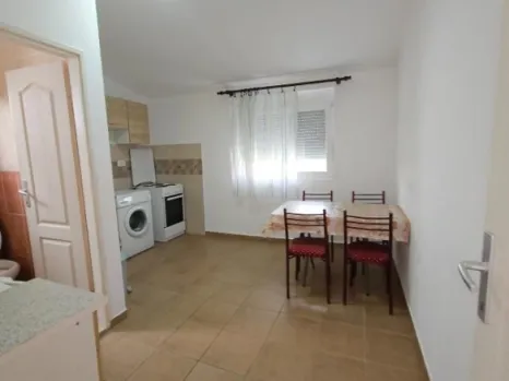 Izdavanje: Jednosoban stan 40 m² sa terasom i namještajem – Šušanj, Bar