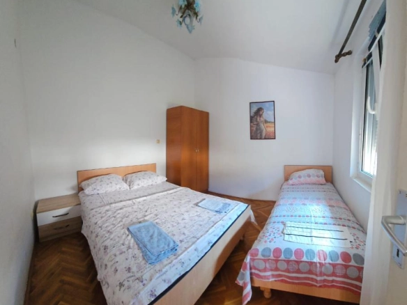 Izdavanje: Jednosoban stan na drugom spratu, 400 m od mora – Šušanj, Bar