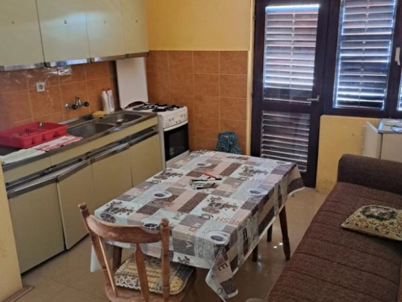 Kuća 200 m² na placu od 313 m² sa 4 parking mjesta – Sutomore, Bar