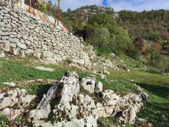 Plac 26000 m² sa lijepim pogledom u selu Čevo – Cetinje