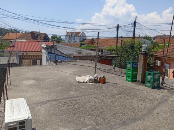 Kuća 80 m² sa dvorištem i dozvolom za nadogradnju – Podgorica